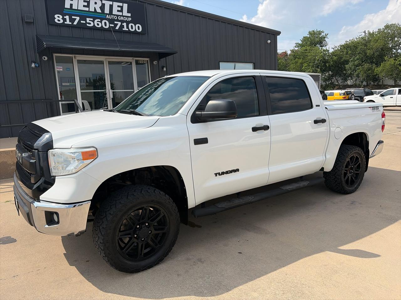 Toyota Tundra SR5 5.7L V8 FFV CrewMax 4WD 2017