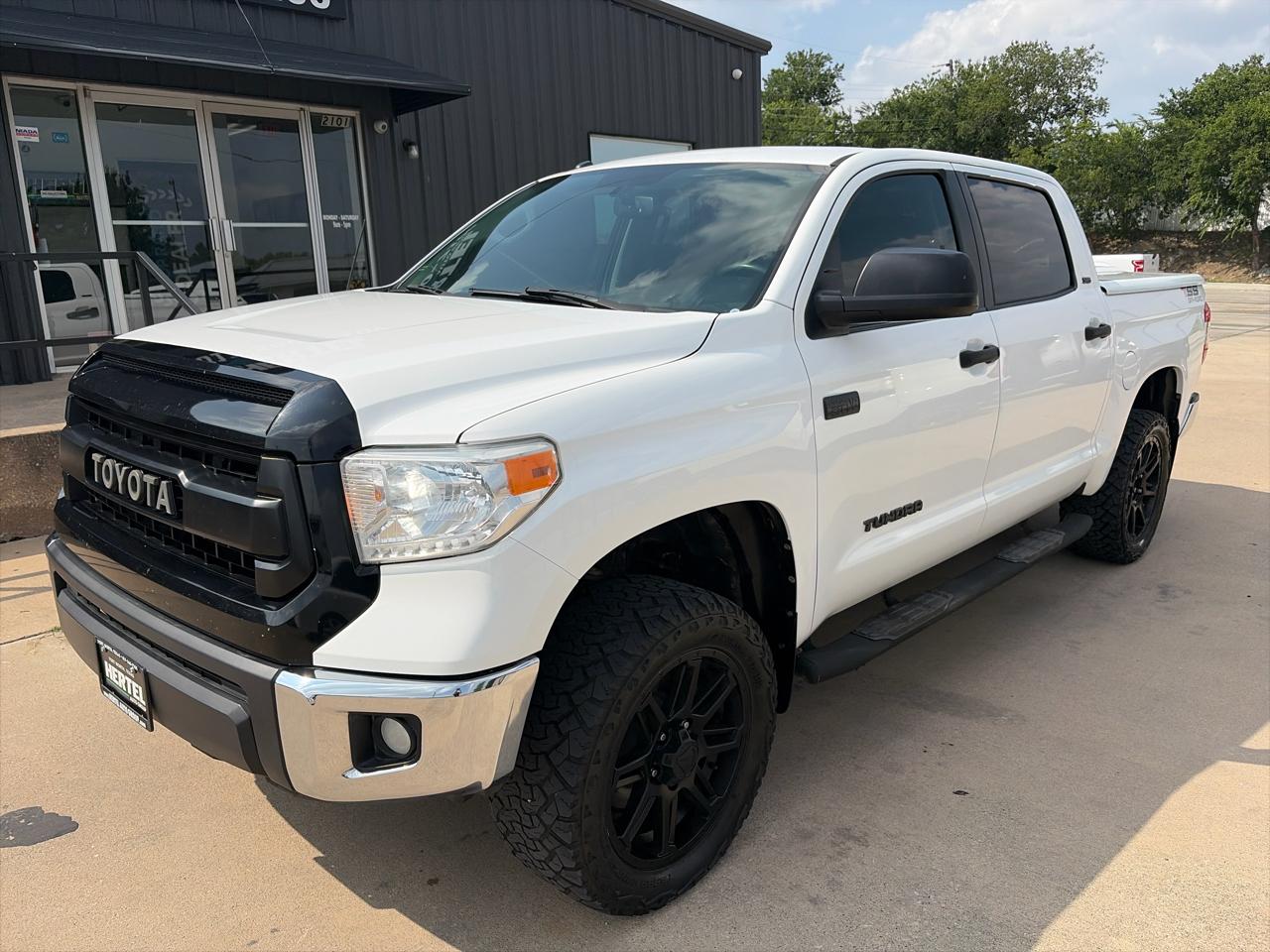Toyota Tundra SR5 5.7L V8 FFV CrewMax 4WD 2017