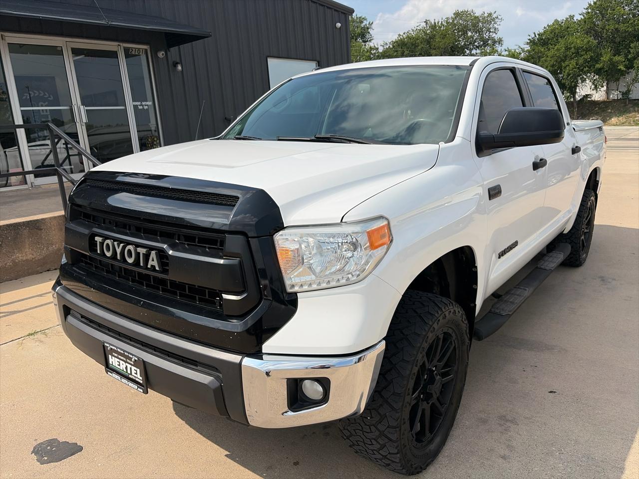 Toyota Tundra SR5 5.7L V8 FFV CrewMax 4WD 2017