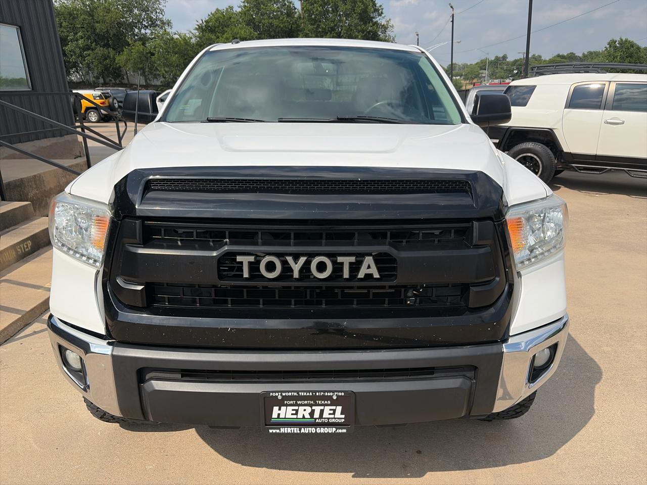 Toyota Tundra SR5 5.7L V8 FFV CrewMax 4WD 2017