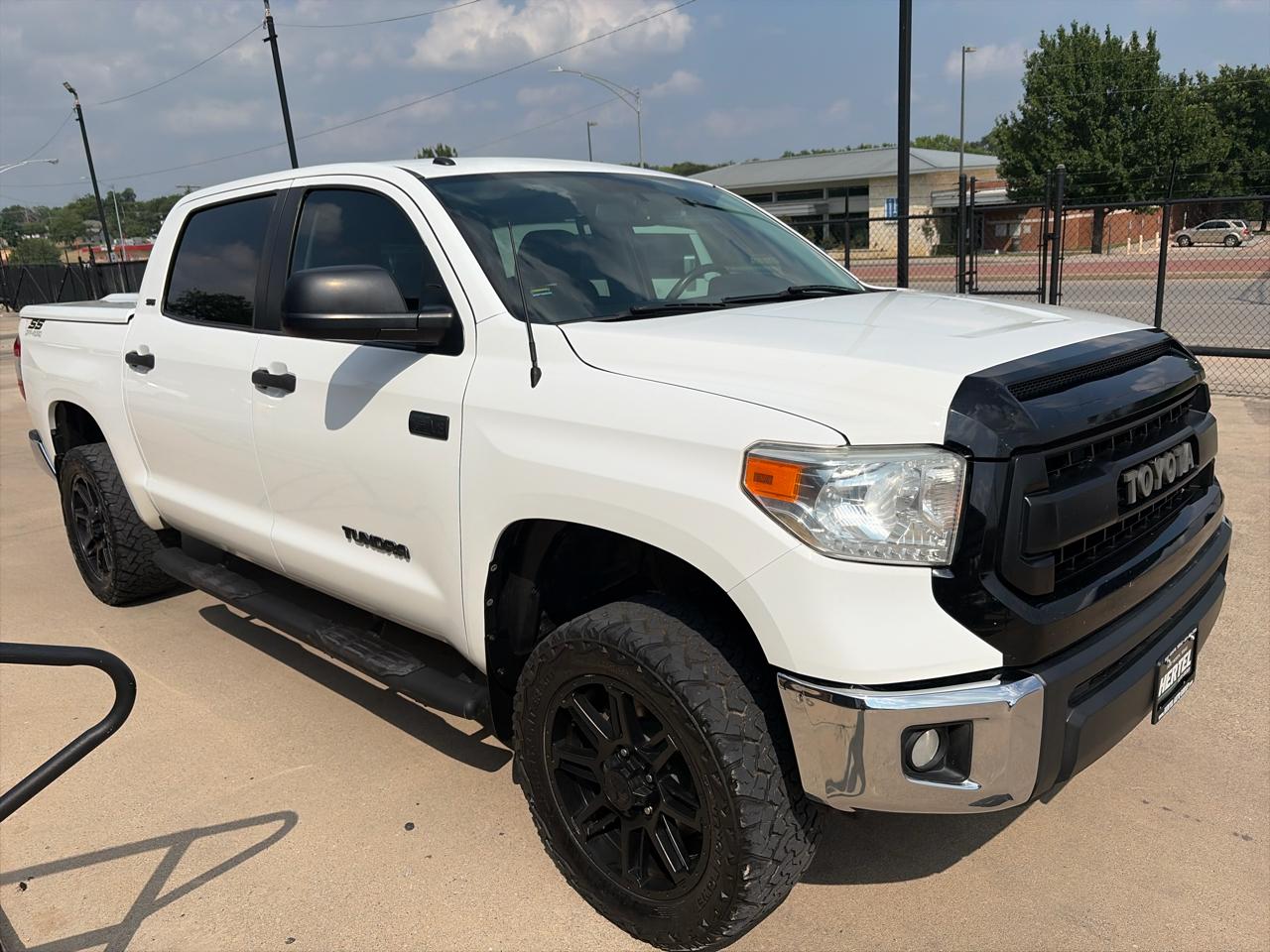 Toyota Tundra SR5 5.7L V8 FFV CrewMax 4WD 2017