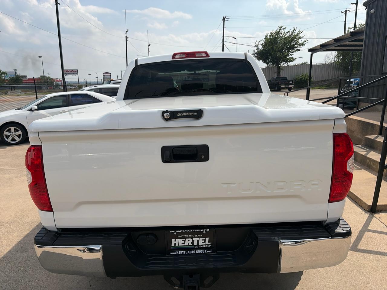 Toyota Tundra SR5 5.7L V8 FFV CrewMax 4WD 2017