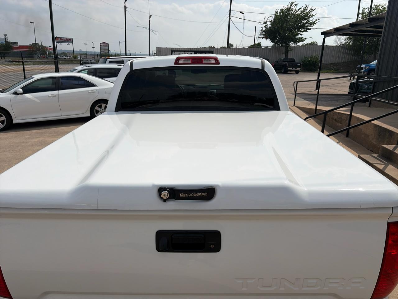 Toyota Tundra SR5 5.7L V8 FFV CrewMax 4WD 2017
