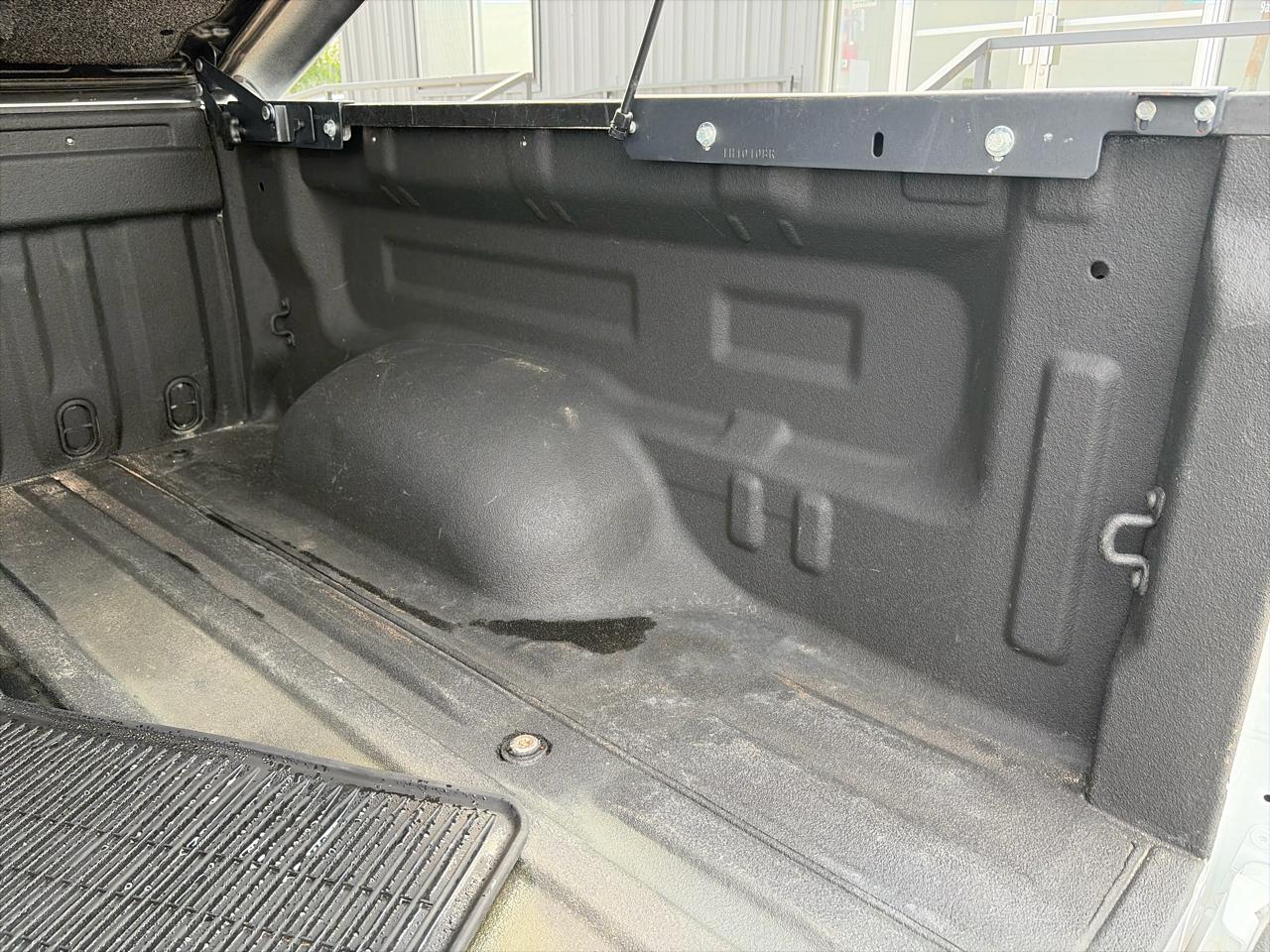 Toyota Tundra SR5 5.7L V8 FFV CrewMax 4WD 2017