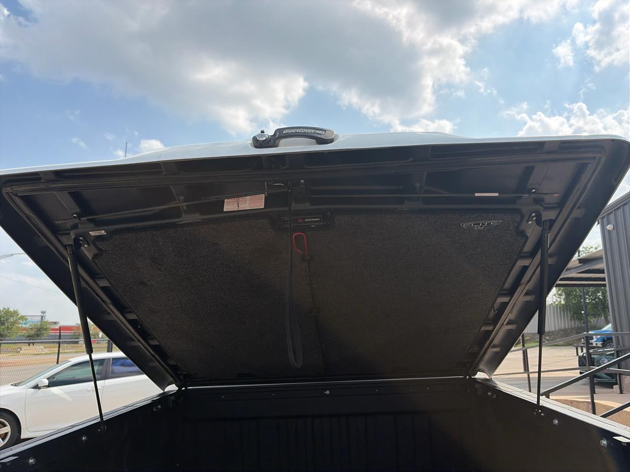 Toyota Tundra SR5 5.7L V8 FFV CrewMax 4WD 2017