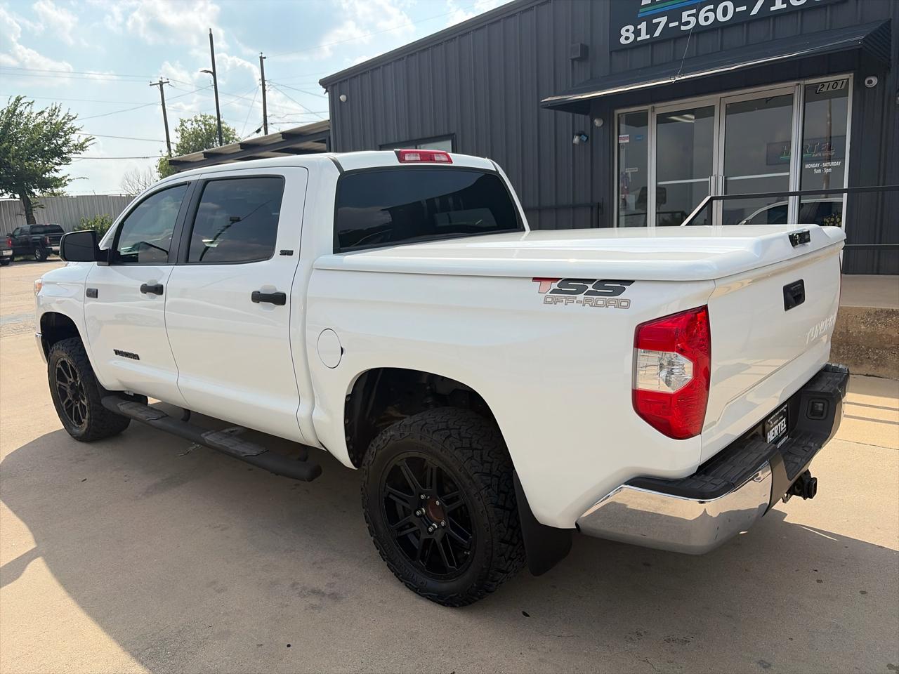 Toyota Tundra SR5 5.7L V8 FFV CrewMax 4WD 2017