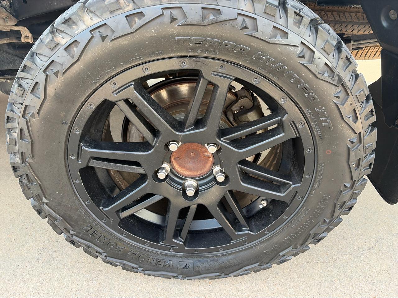 Toyota Tundra SR5 5.7L V8 FFV CrewMax 4WD 2017