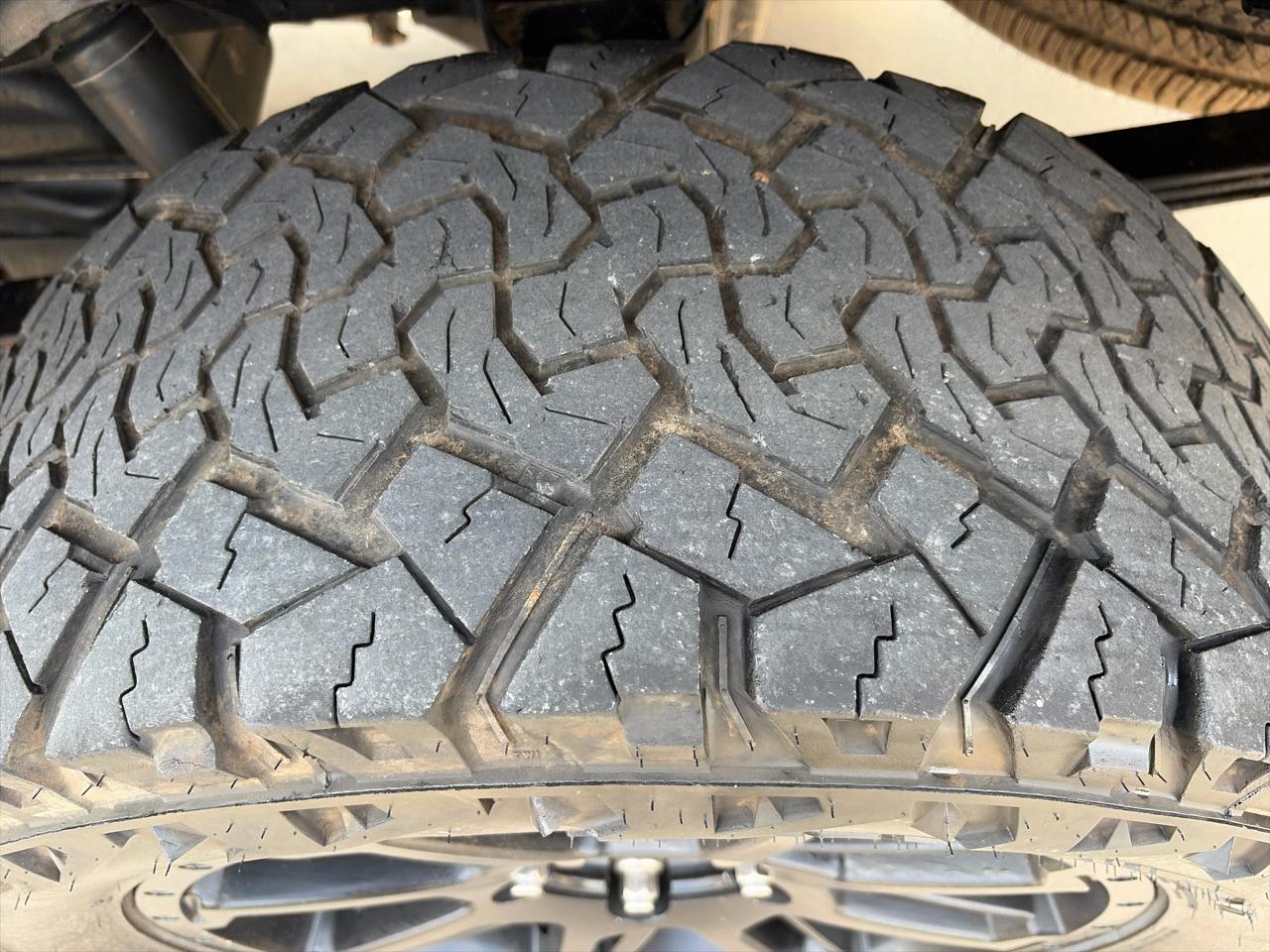 Toyota Tundra SR5 5.7L V8 FFV CrewMax 4WD 2017