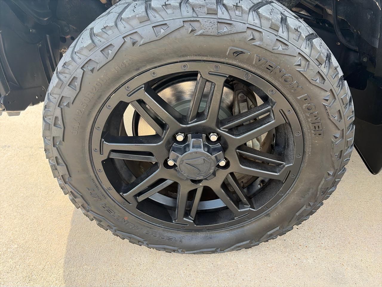 Toyota Tundra SR5 5.7L V8 FFV CrewMax 4WD 2017