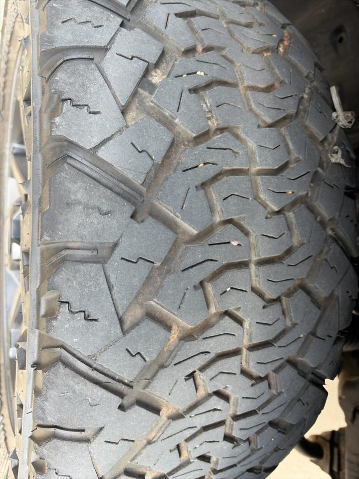 Toyota Tundra SR5 5.7L V8 FFV CrewMax 4WD 2017