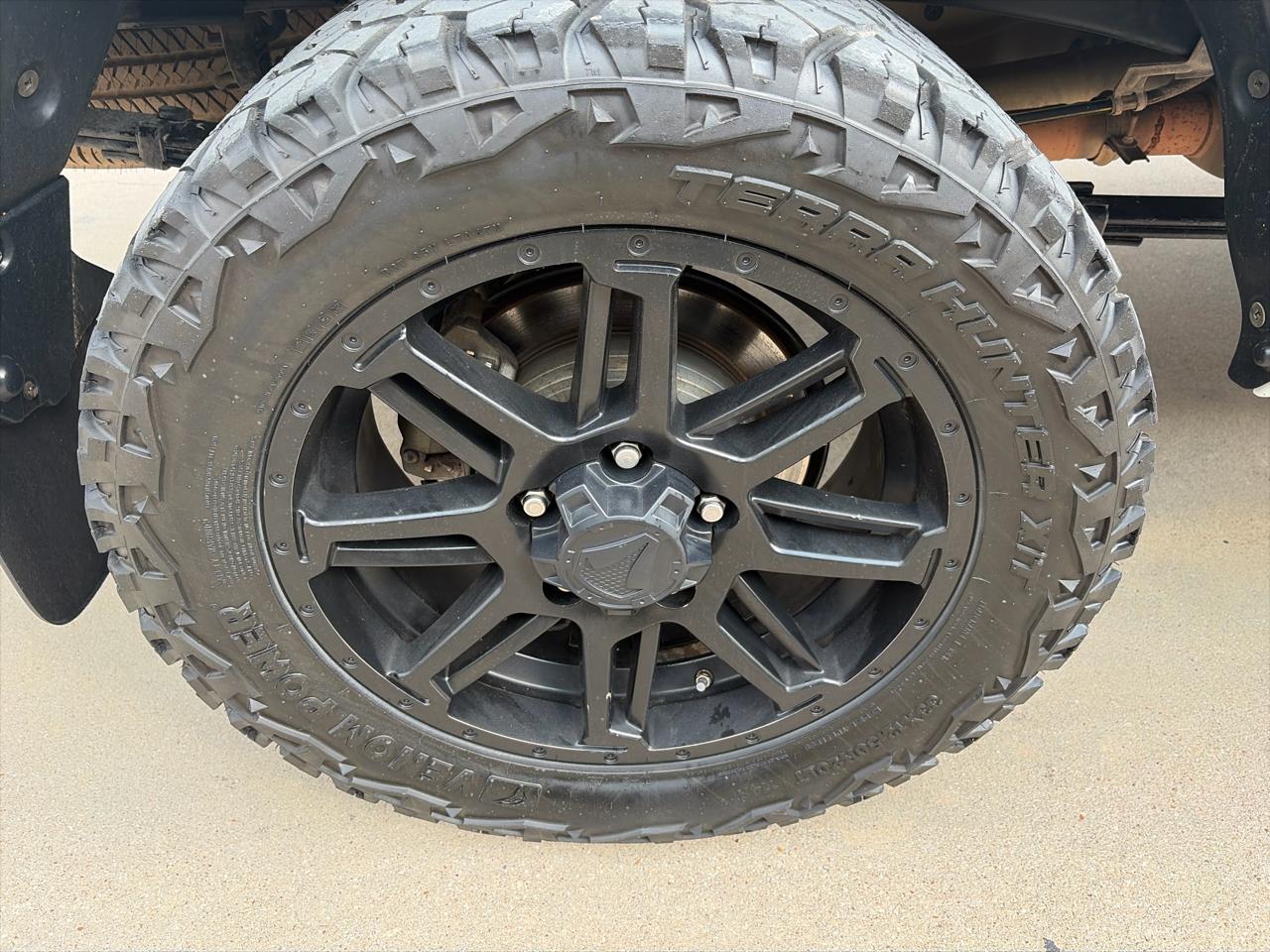 Toyota Tundra SR5 5.7L V8 FFV CrewMax 4WD 2017