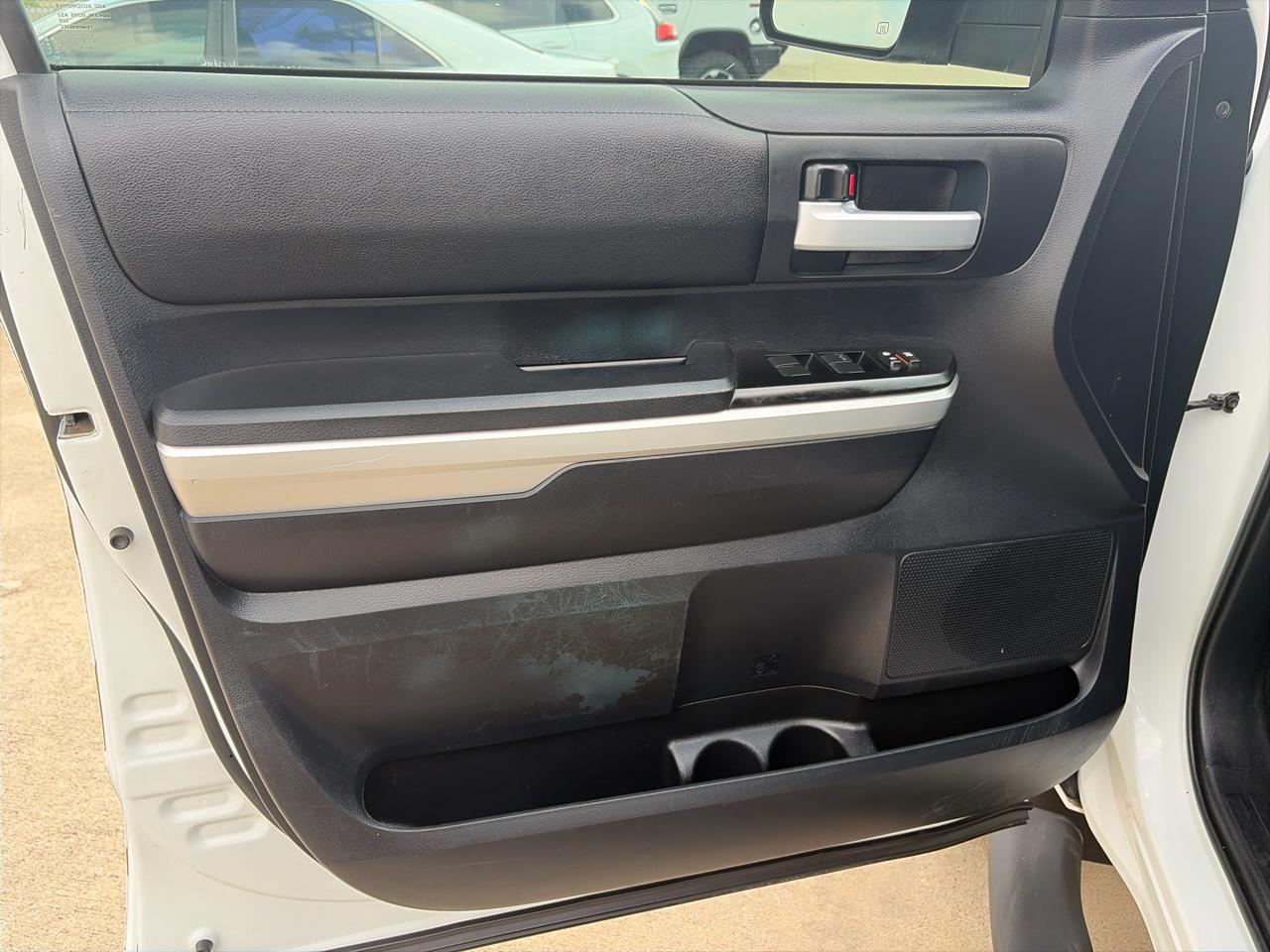 Toyota Tundra SR5 5.7L V8 FFV CrewMax 4WD 2017