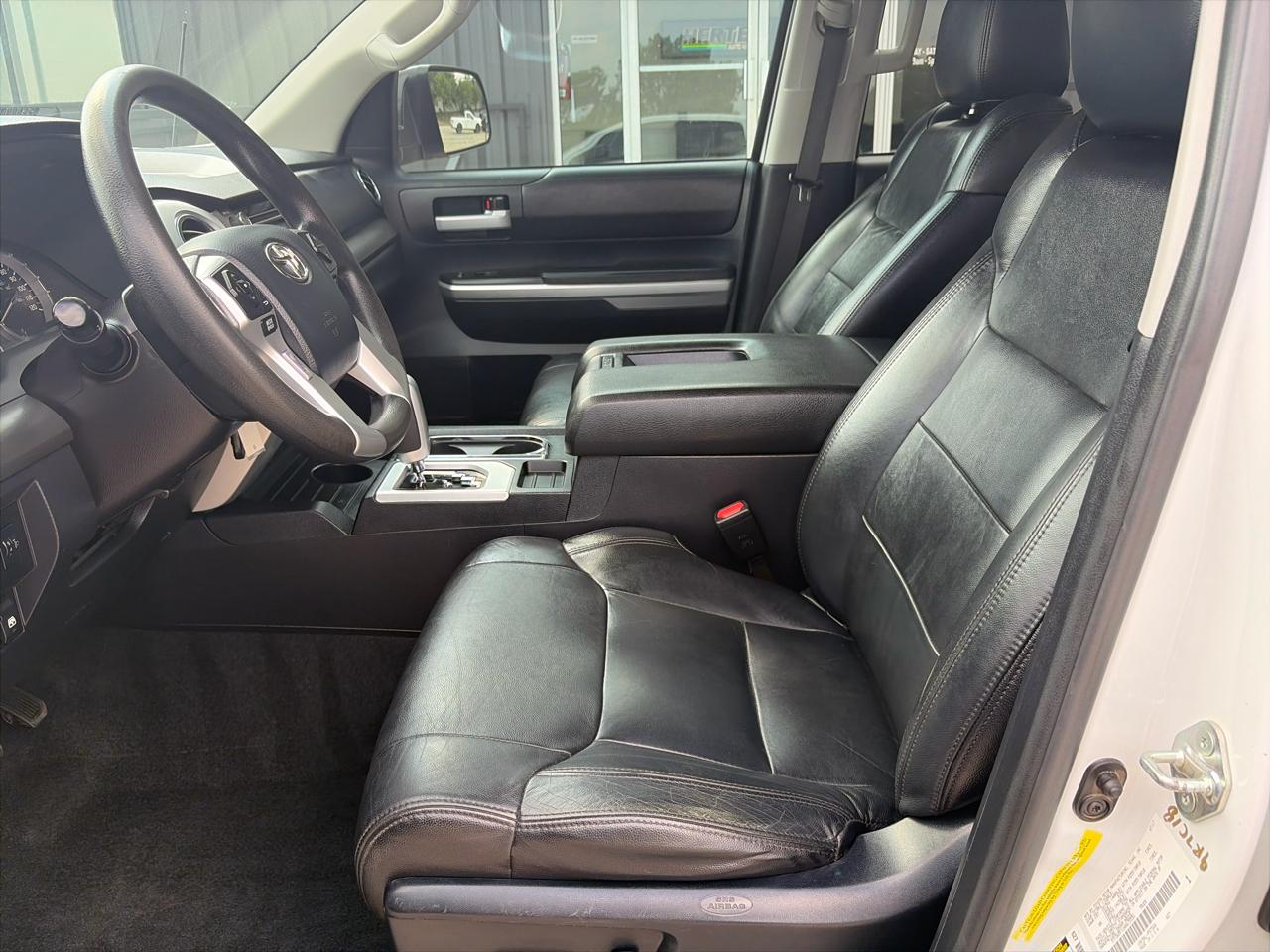 Toyota Tundra SR5 5.7L V8 FFV CrewMax 4WD 2017