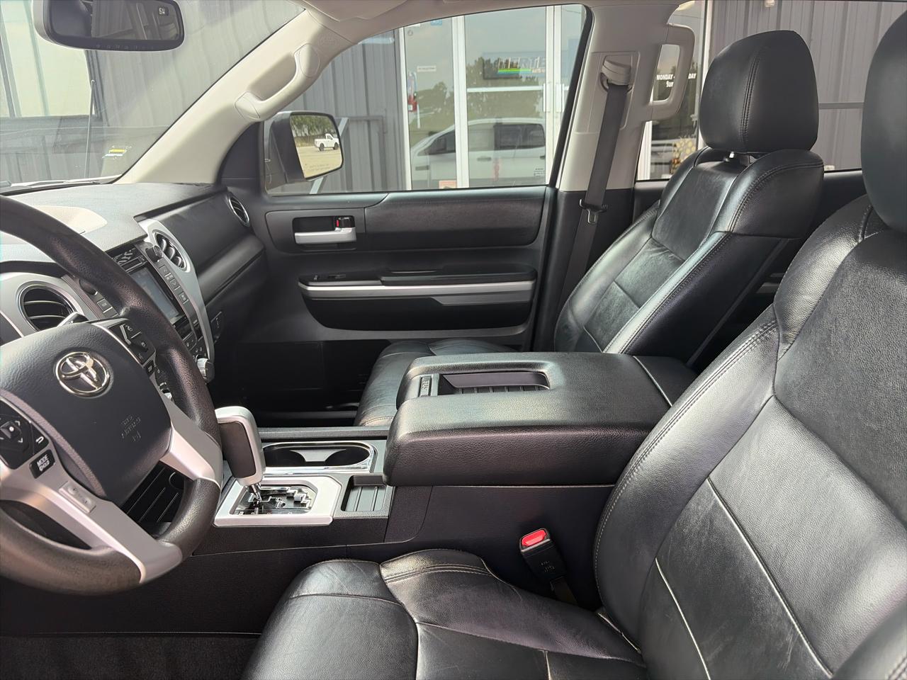 Toyota Tundra SR5 5.7L V8 FFV CrewMax 4WD 2017