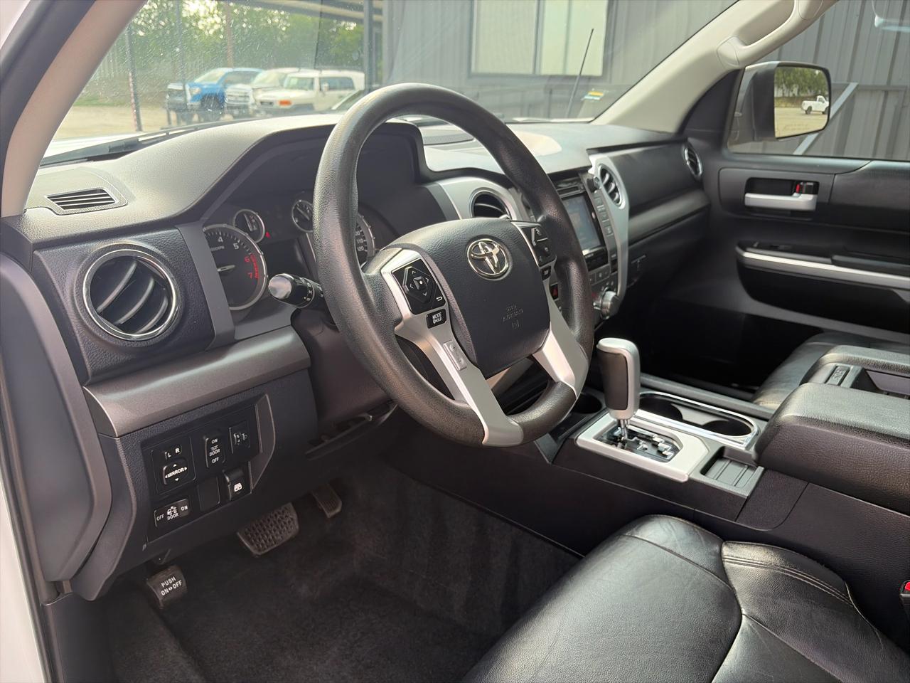 Toyota Tundra SR5 5.7L V8 FFV CrewMax 4WD 2017