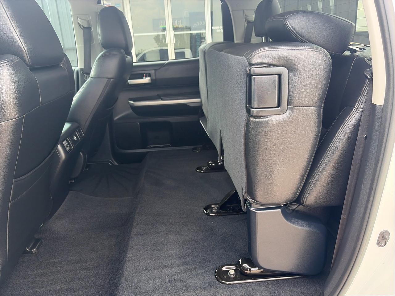 Toyota Tundra SR5 5.7L V8 FFV CrewMax 4WD 2017