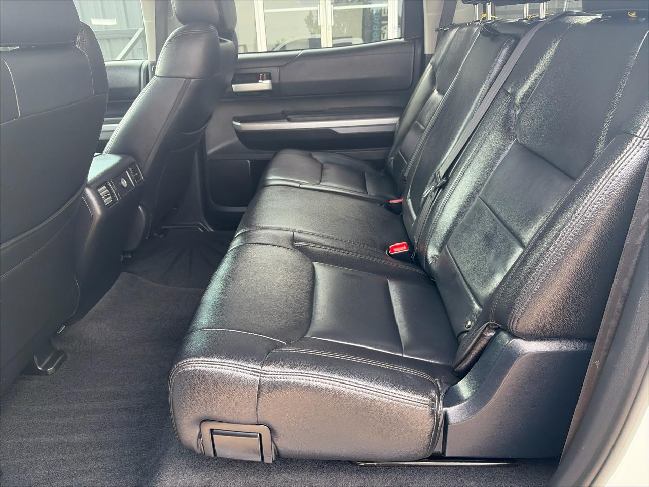 Toyota Tundra SR5 5.7L V8 FFV CrewMax 4WD 2017