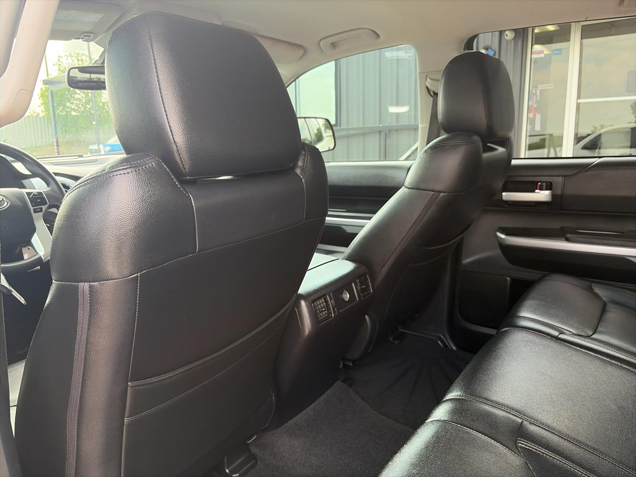 Toyota Tundra SR5 5.7L V8 FFV CrewMax 4WD 2017