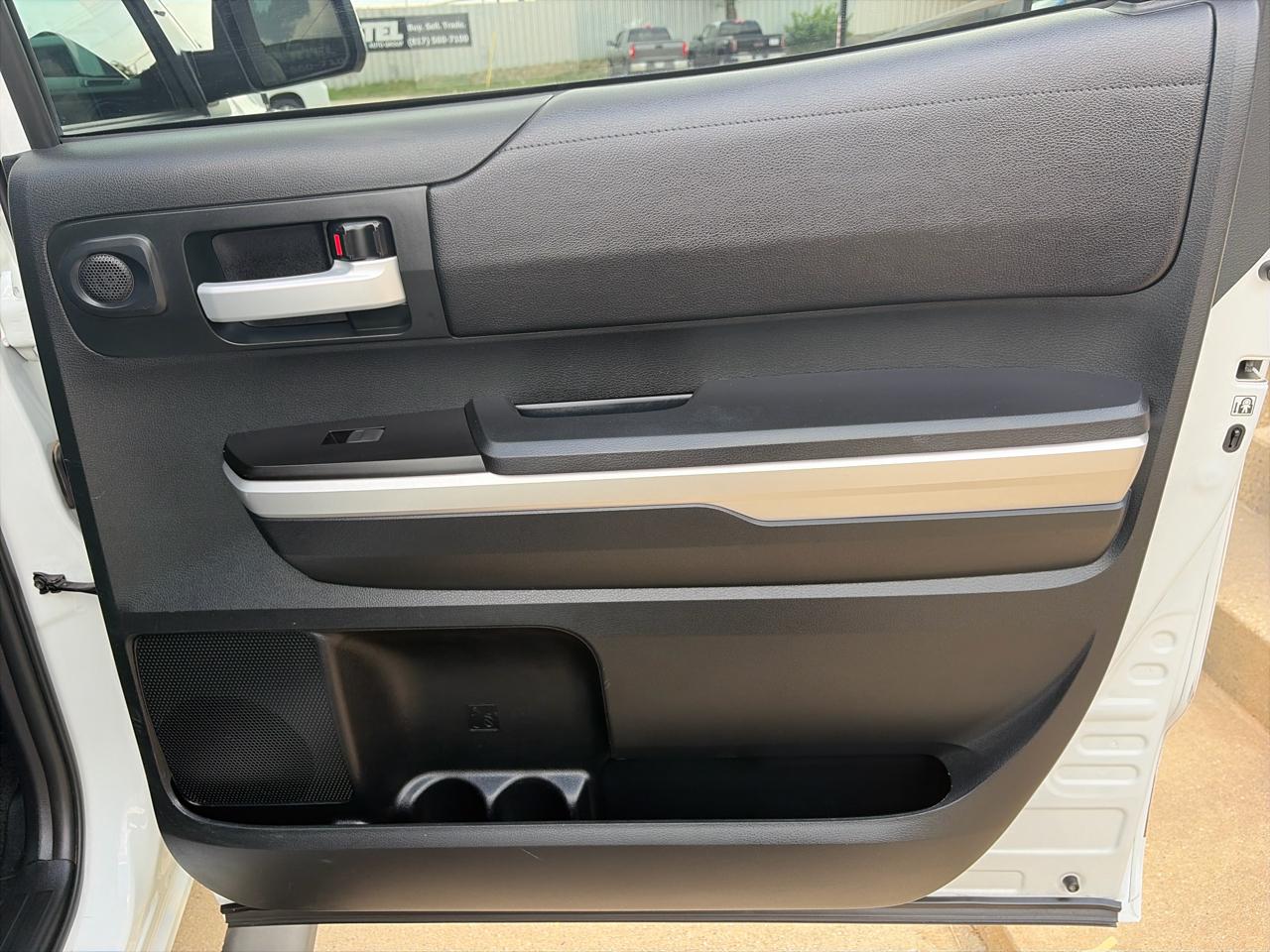 Toyota Tundra SR5 5.7L V8 FFV CrewMax 4WD 2017