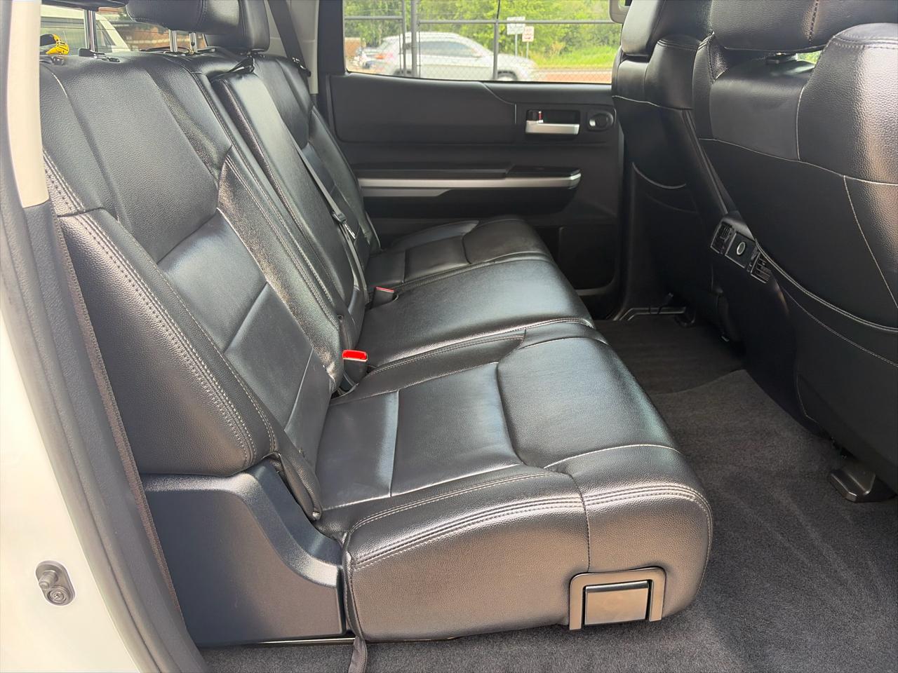 Toyota Tundra SR5 5.7L V8 FFV CrewMax 4WD 2017