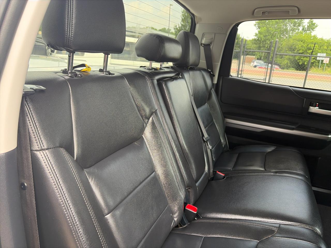 Toyota Tundra SR5 5.7L V8 FFV CrewMax 4WD 2017