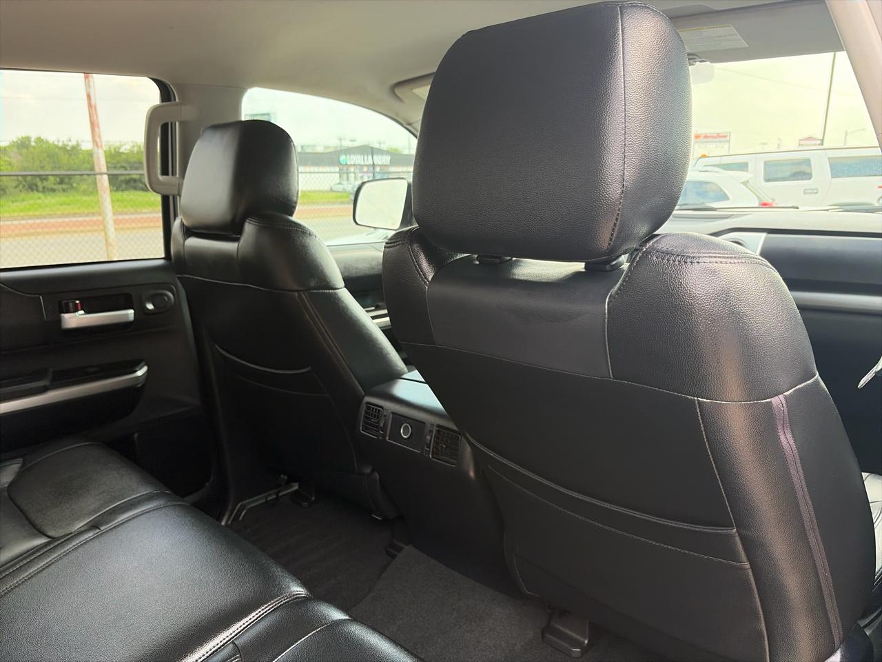 Toyota Tundra SR5 5.7L V8 FFV CrewMax 4WD 2017