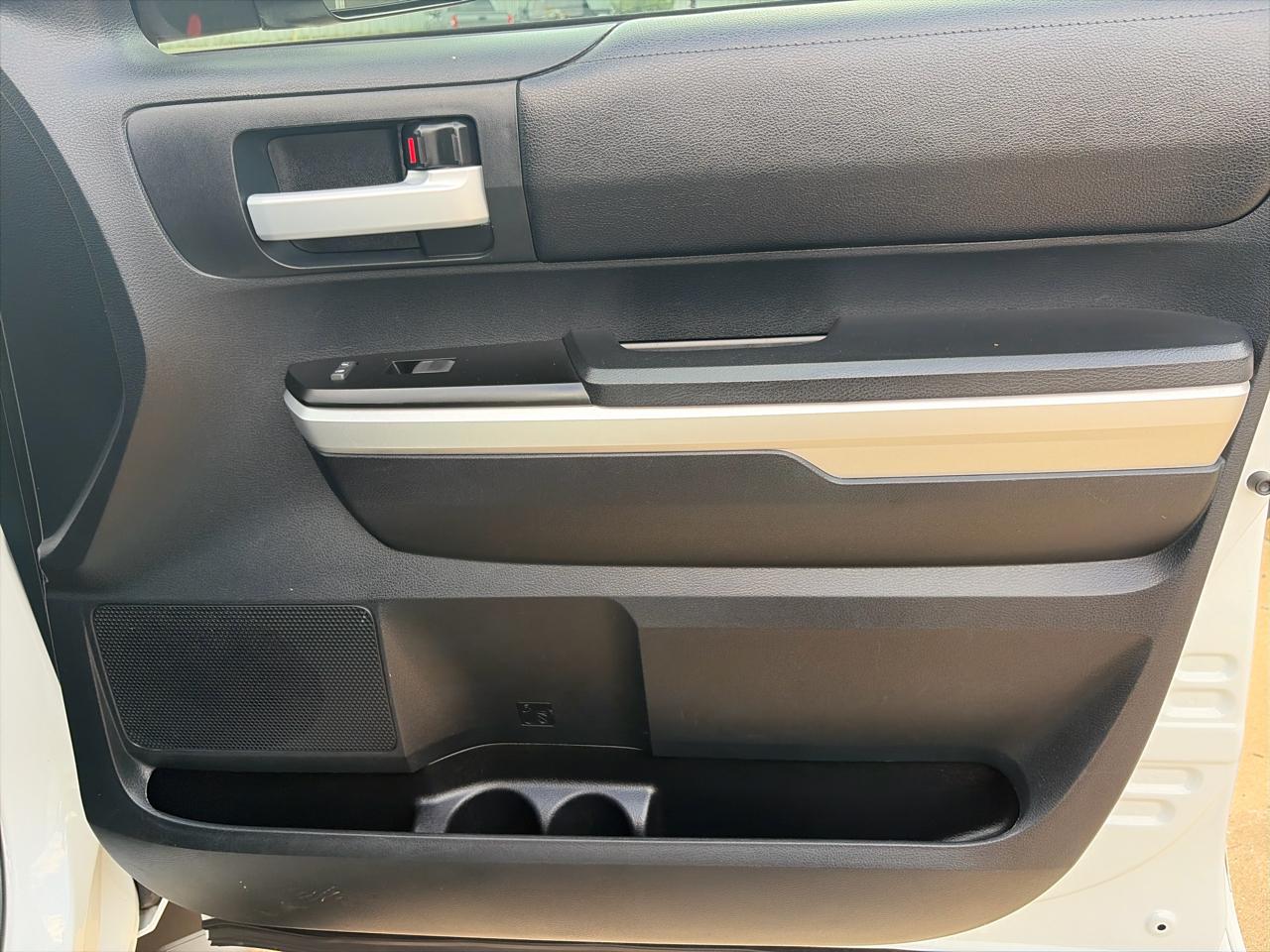 Toyota Tundra SR5 5.7L V8 FFV CrewMax 4WD 2017