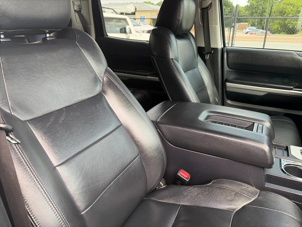 Toyota Tundra SR5 5.7L V8 FFV CrewMax 4WD 2017