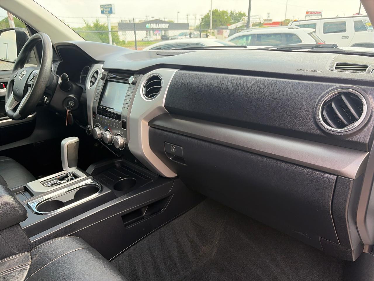 Toyota Tundra SR5 5.7L V8 FFV CrewMax 4WD 2017
