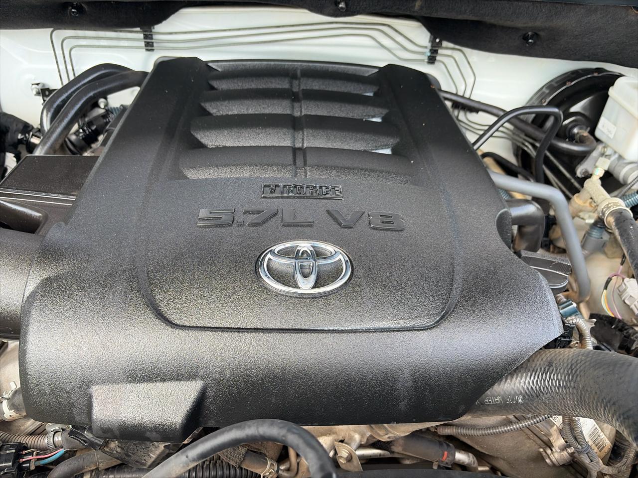 Toyota Tundra SR5 5.7L V8 FFV CrewMax 4WD 2017