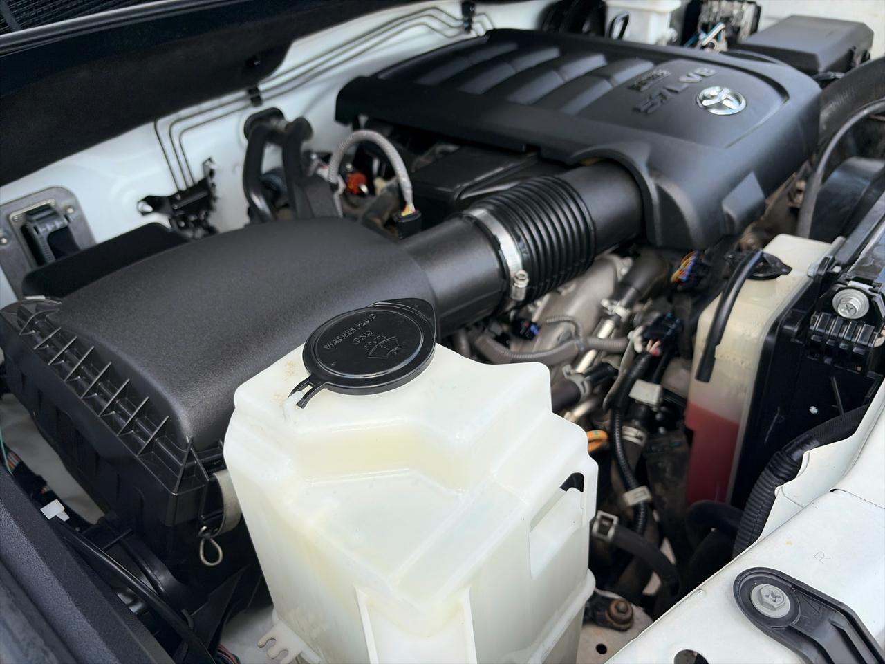 Toyota Tundra SR5 5.7L V8 FFV CrewMax 4WD 2017