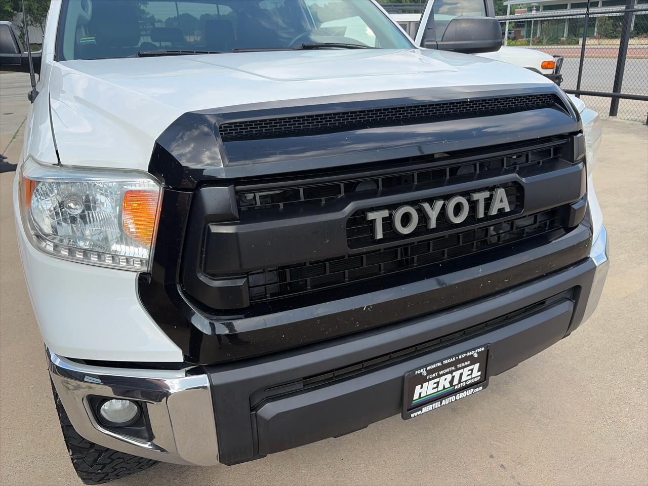 Toyota Tundra SR5 5.7L V8 FFV CrewMax 4WD 2017