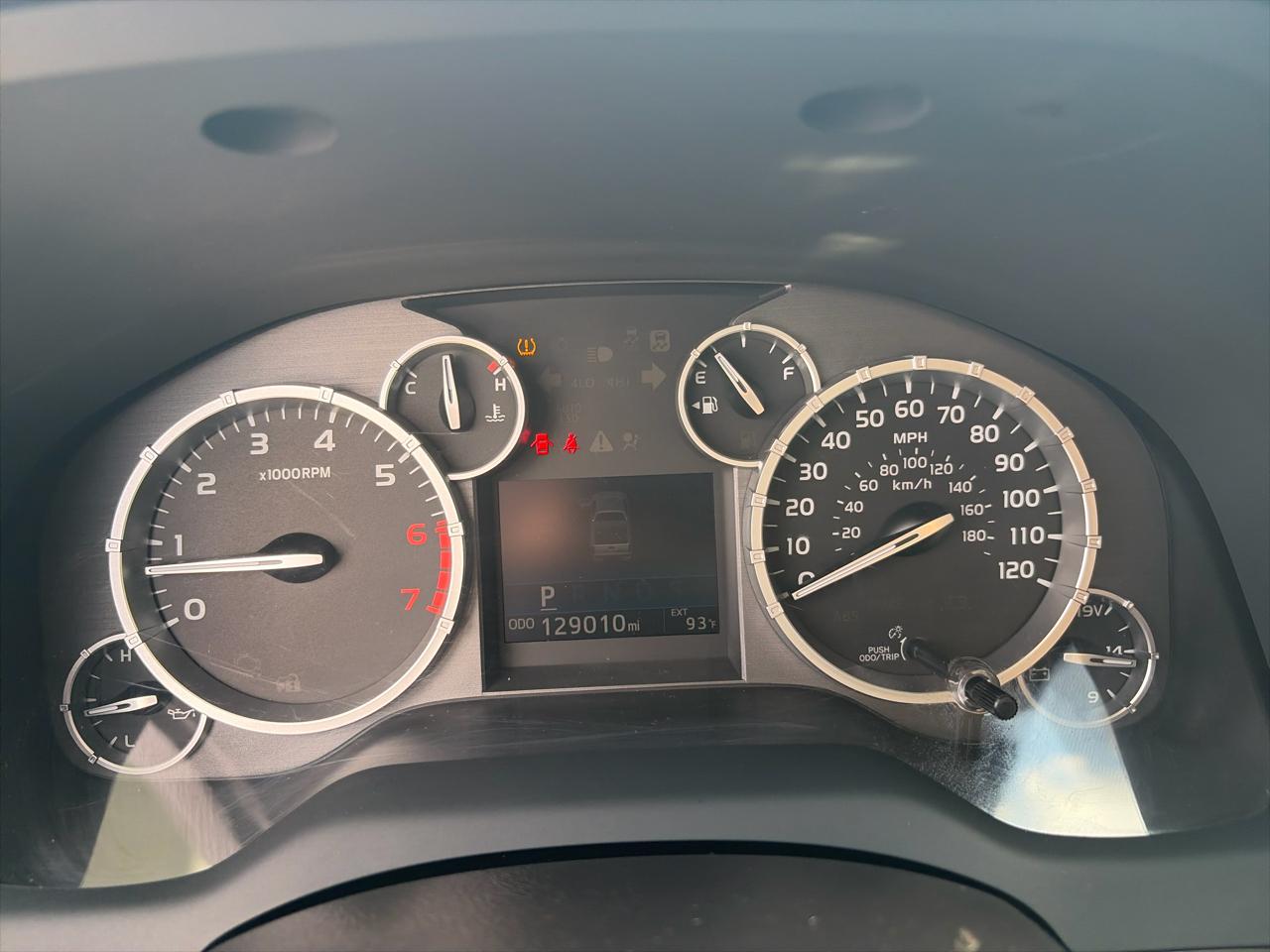 Toyota Tundra SR5 5.7L V8 FFV CrewMax 4WD 2017