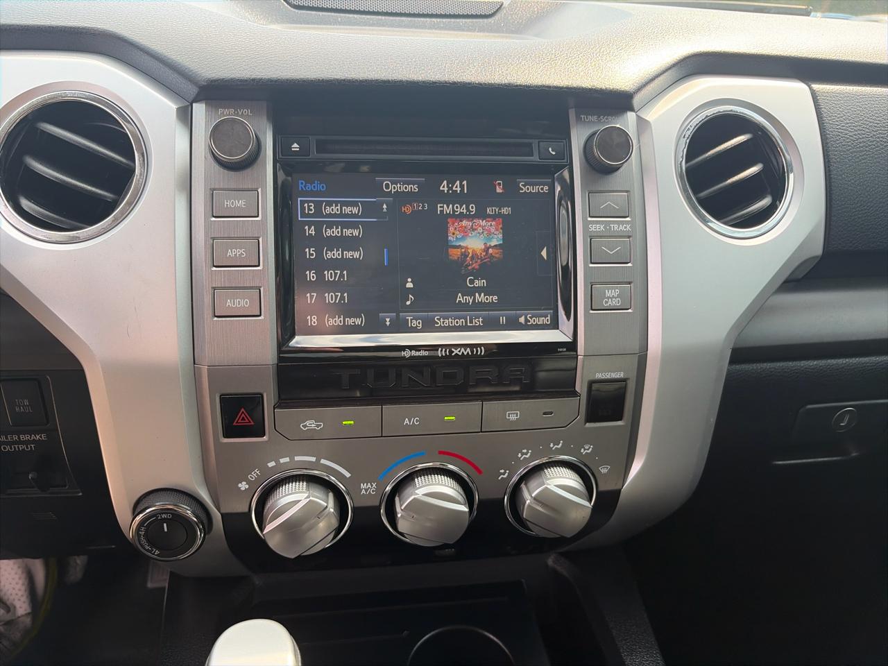 Toyota Tundra SR5 5.7L V8 FFV CrewMax 4WD 2017