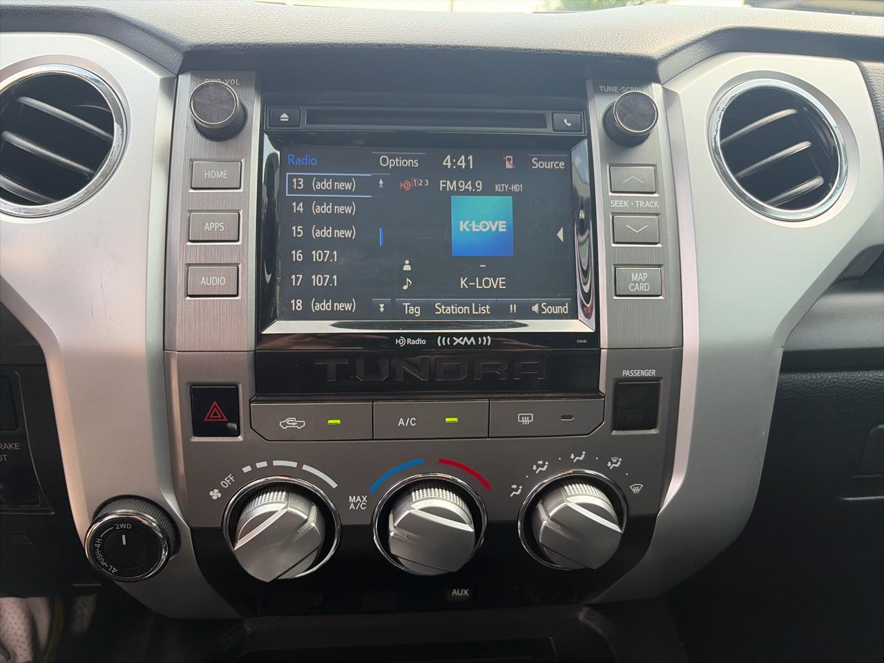 Toyota Tundra SR5 5.7L V8 FFV CrewMax 4WD 2017