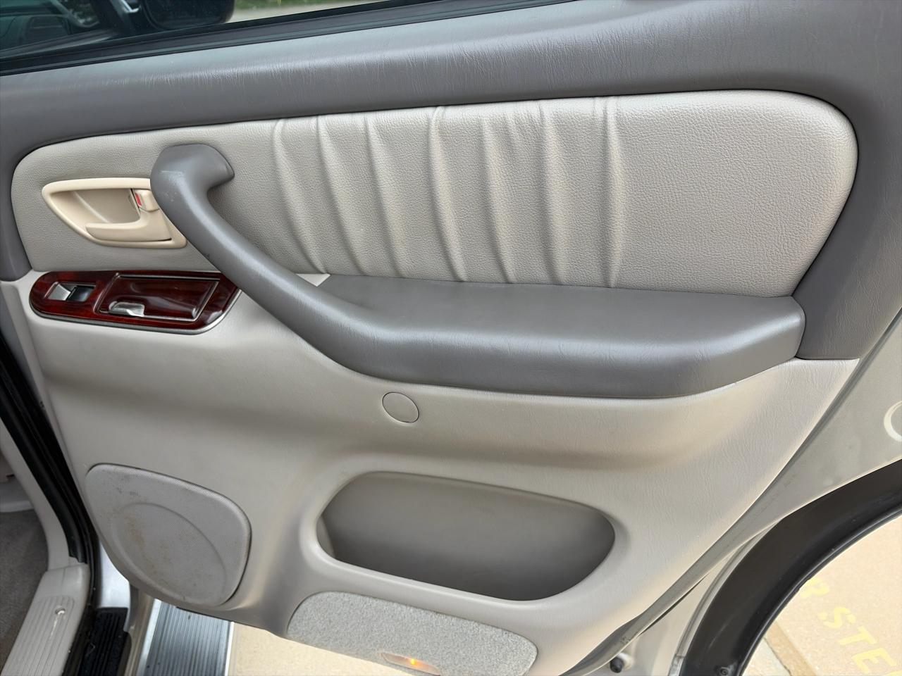 Toyota Sequoia Limited 4WD 2002