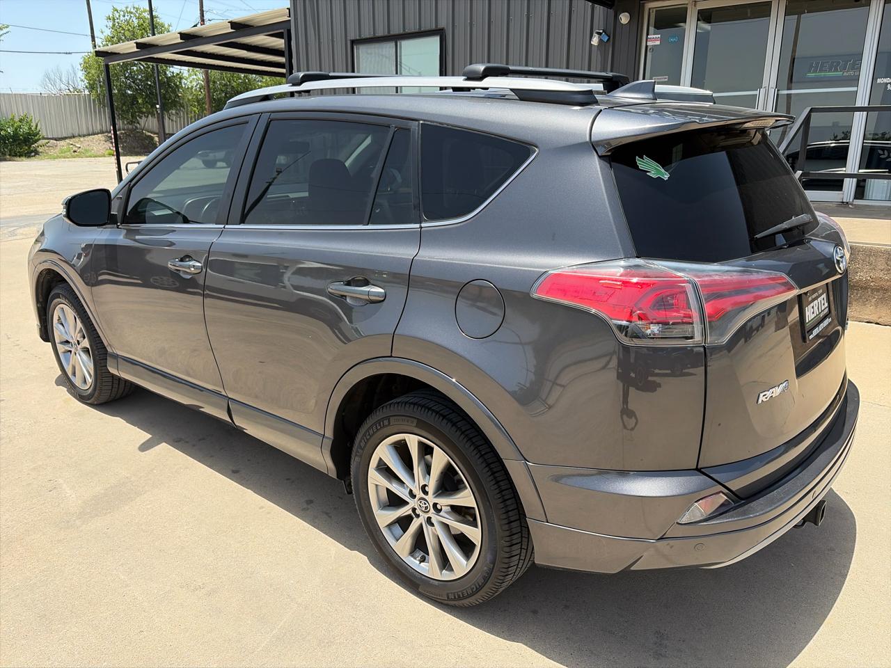 Toyota RAV4 Platinum FWD (Natl) 2018