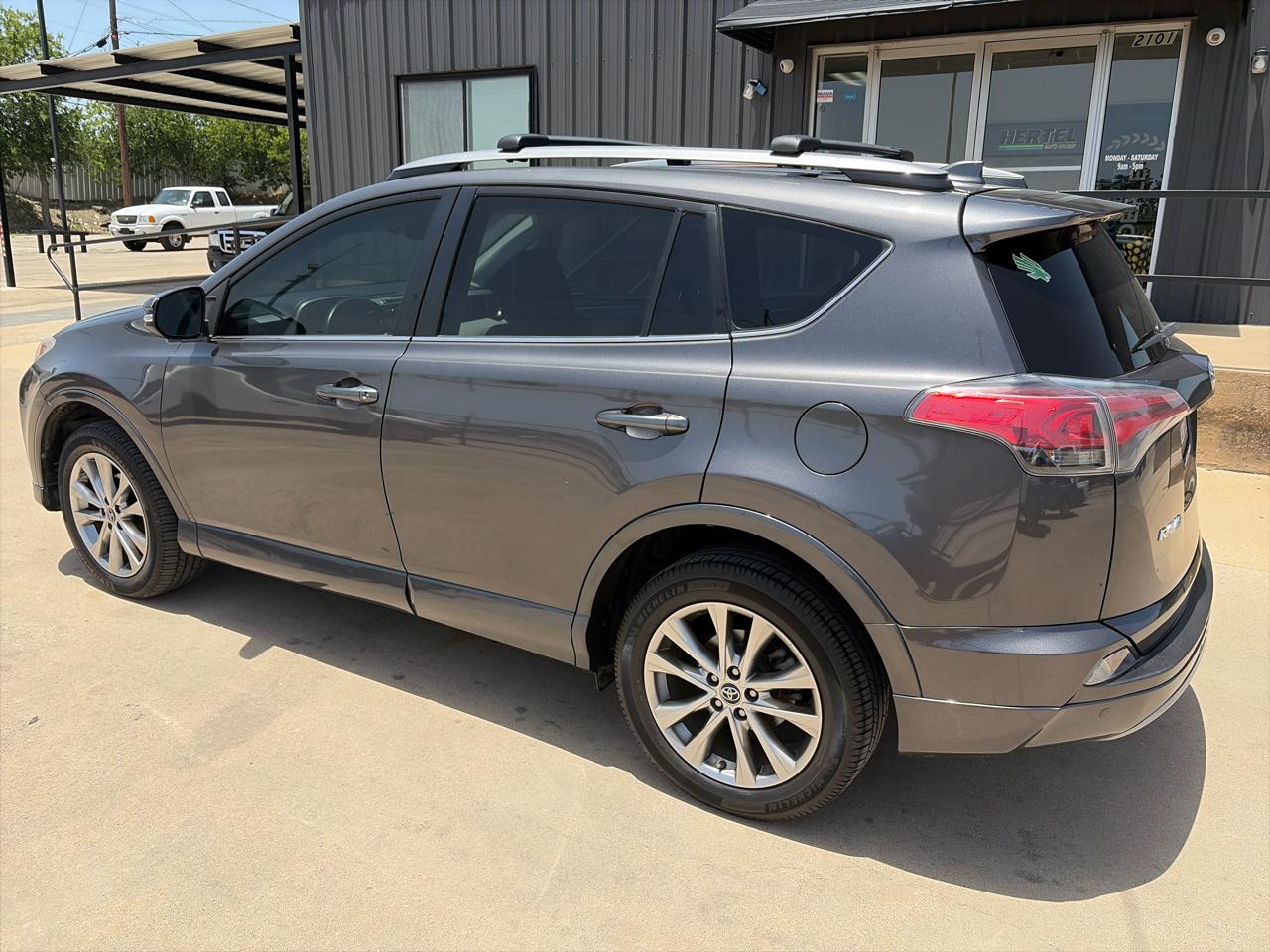 Toyota RAV4 Platinum FWD (Natl) 2018