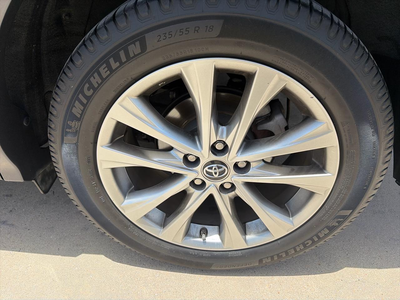 Toyota RAV4 Platinum FWD (Natl) 2018