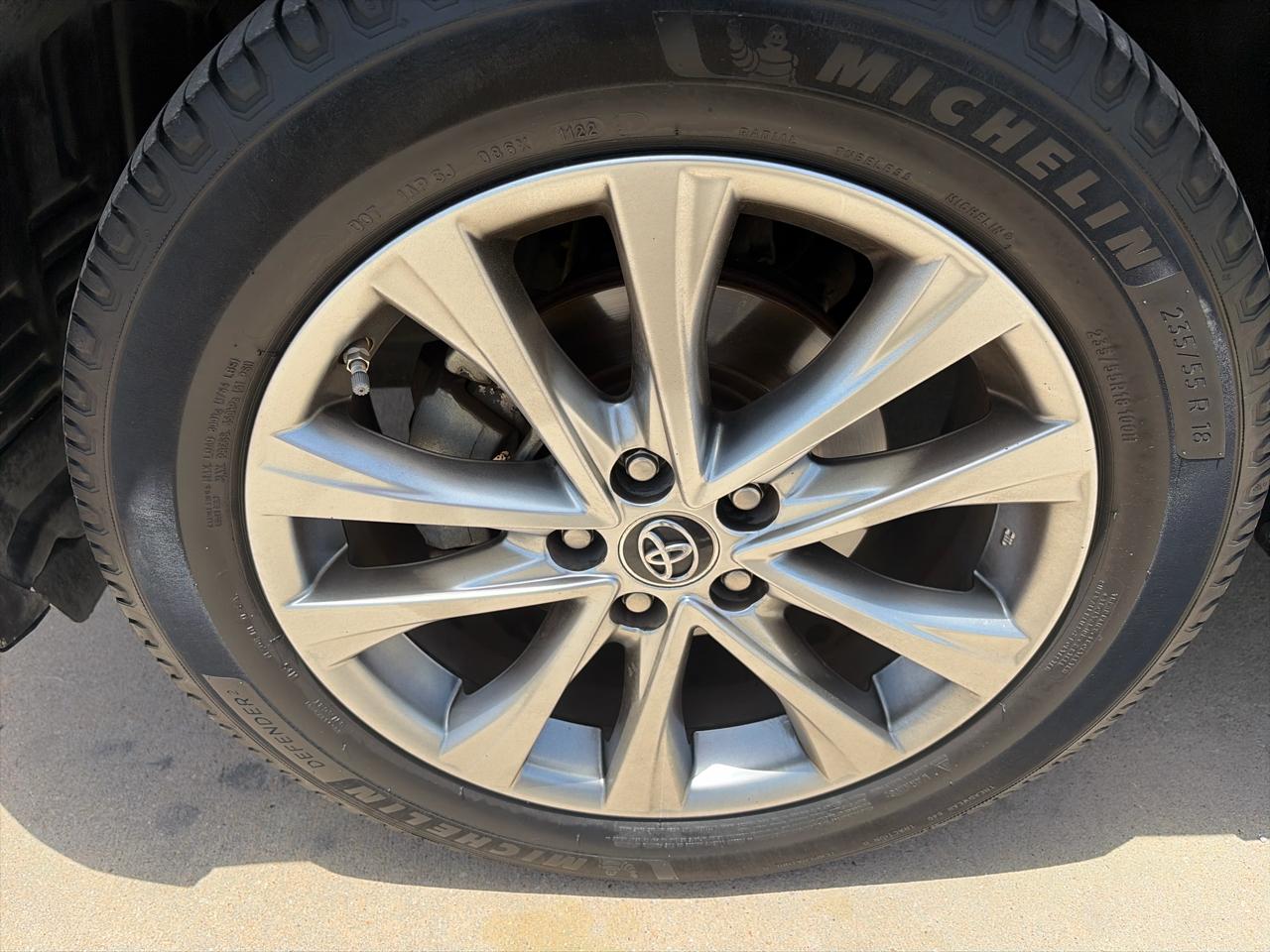 Toyota RAV4 Platinum FWD (Natl) 2018