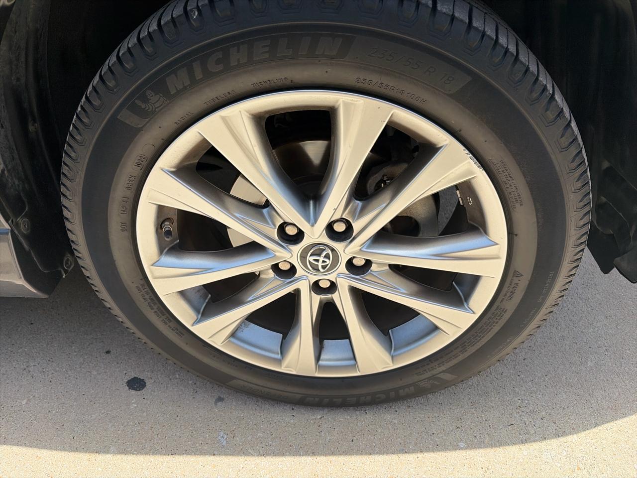 Toyota RAV4 Platinum FWD (Natl) 2018