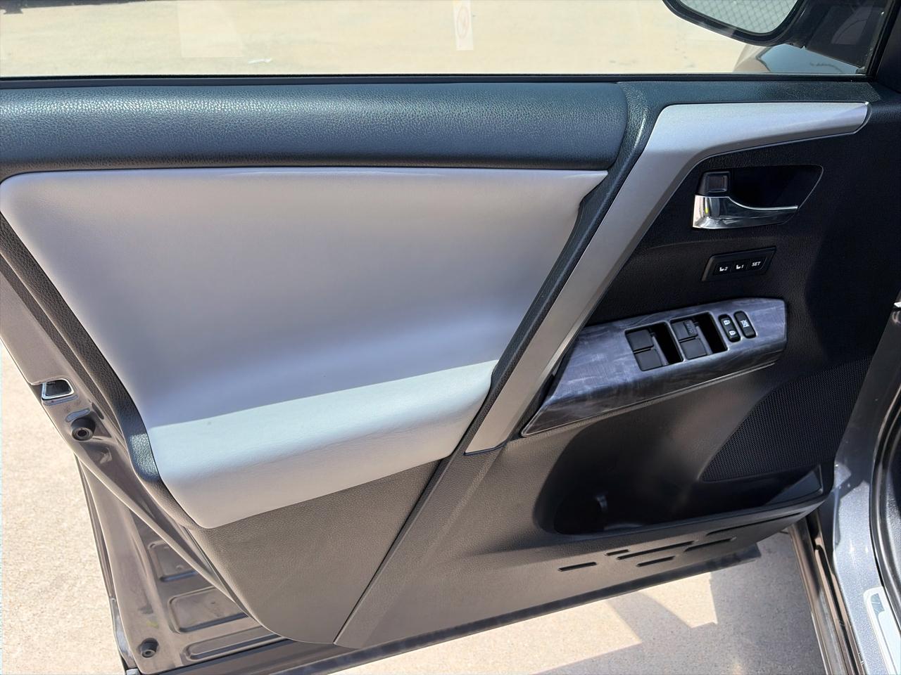 Toyota RAV4 Platinum FWD (Natl) 2018