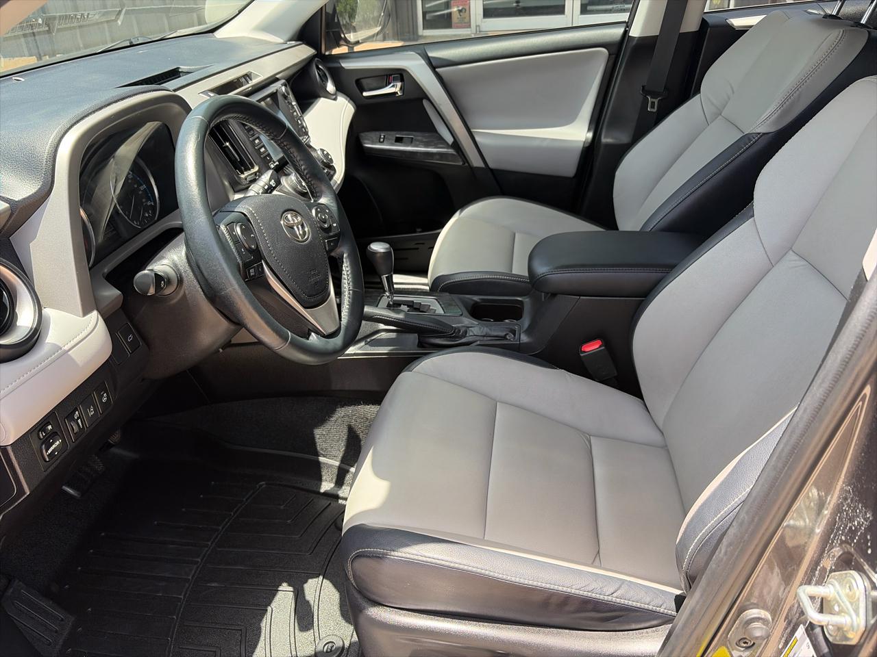 Toyota RAV4 Platinum FWD (Natl) 2018