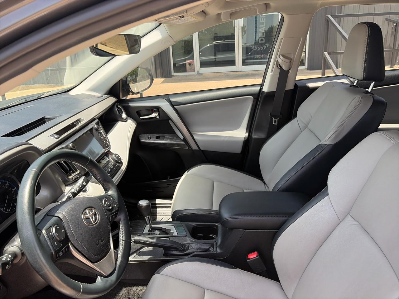 Toyota RAV4 Platinum FWD (Natl) 2018