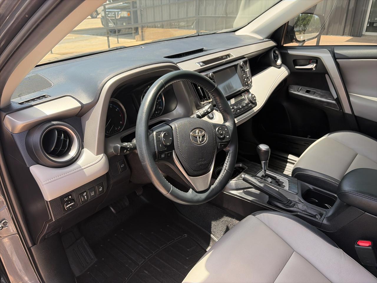 Toyota RAV4 Platinum FWD (Natl) 2018