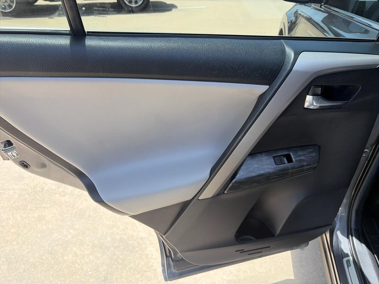 Toyota RAV4 Platinum FWD (Natl) 2018