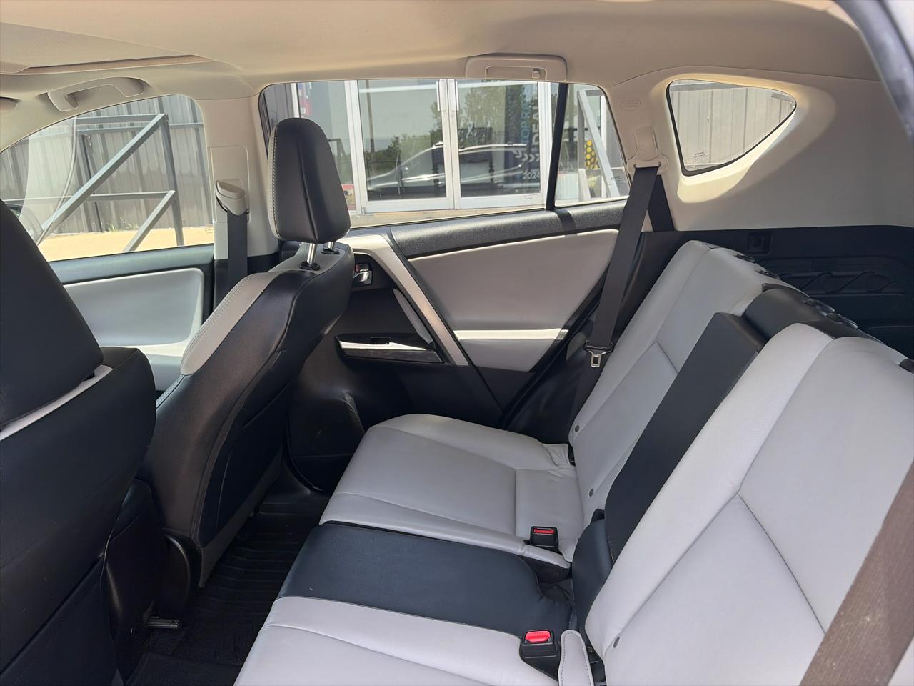 Toyota RAV4 Platinum FWD (Natl) 2018
