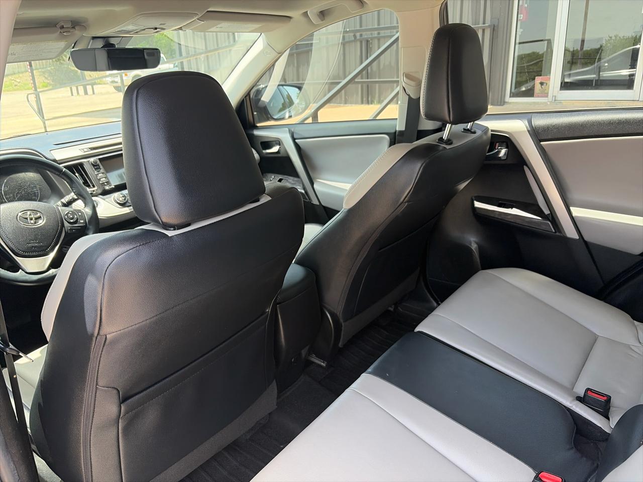Toyota RAV4 Platinum FWD (Natl) 2018