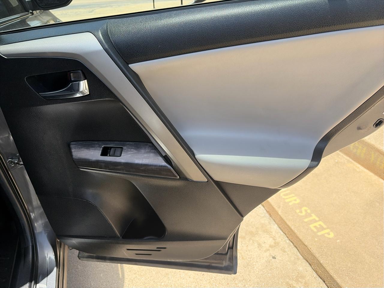 Toyota RAV4 Platinum FWD (Natl) 2018