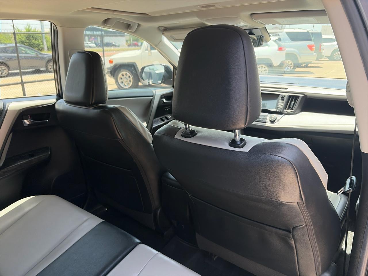 Toyota RAV4 Platinum FWD (Natl) 2018